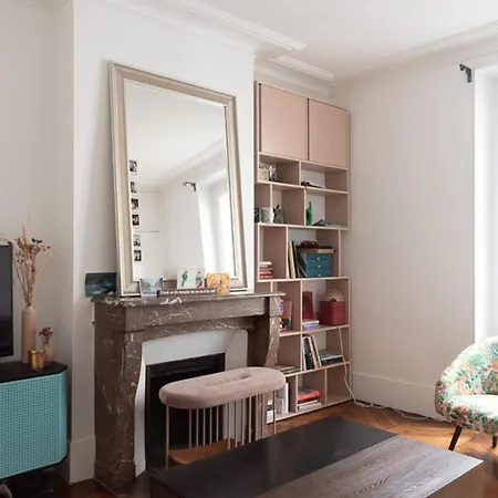 Pleasant 47 M Near Montmartre